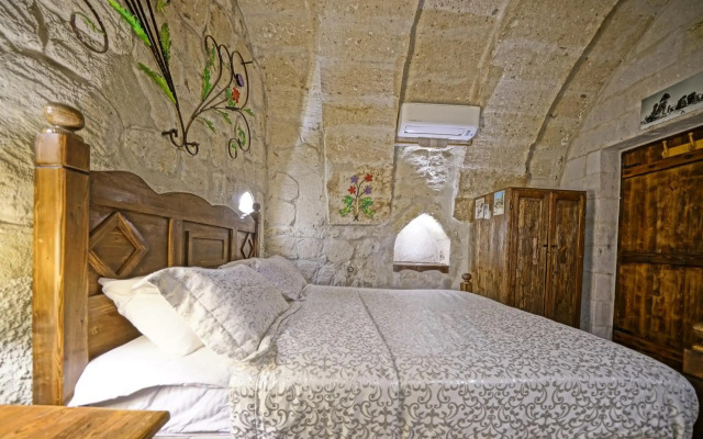Maccan Cave Hotel