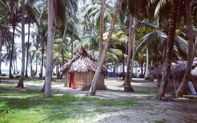 Cabins in Asserya Island - San Blas paradise - meals included