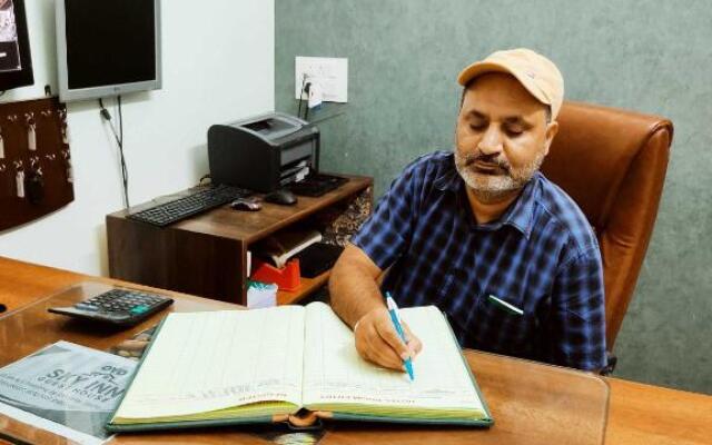 Oyo 91599 Sky Classic Inn