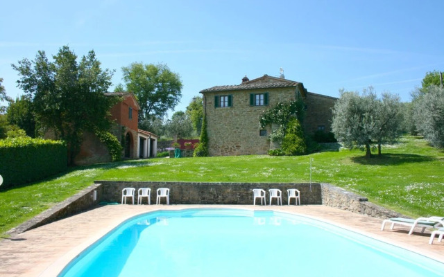 Wonderful private villa with WIFI, private pool, TV, pets allowed and parking, close to Arezzo