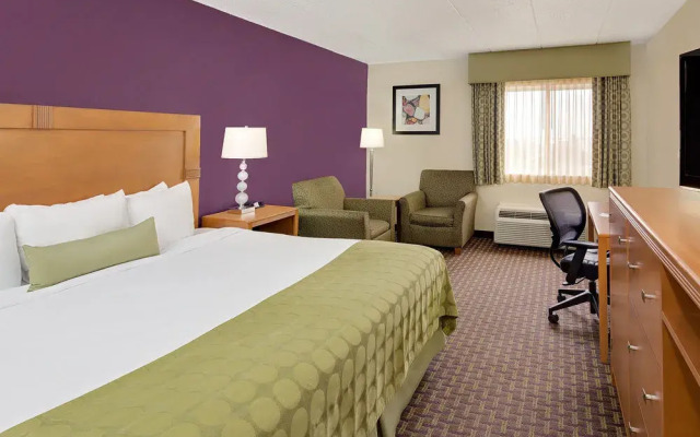 Ramada Marquette