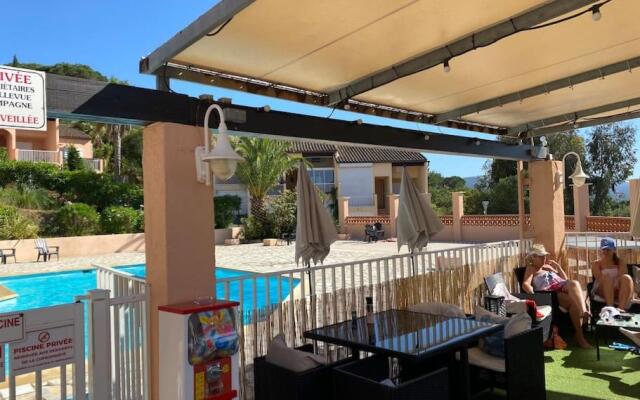 Studio rénové avec piscine proche Saint-Tropez