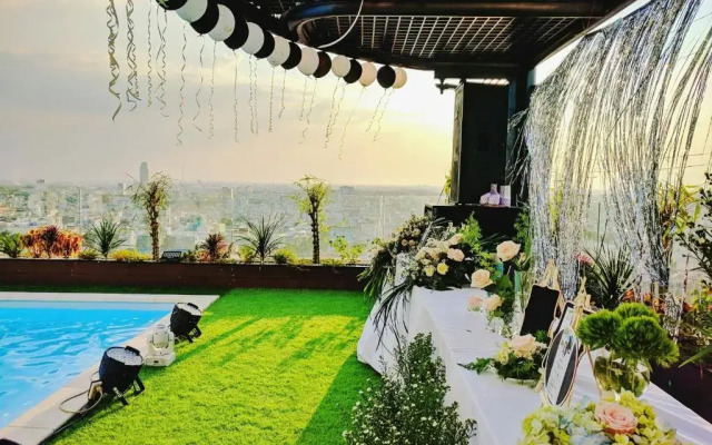 Holiday One Hotel