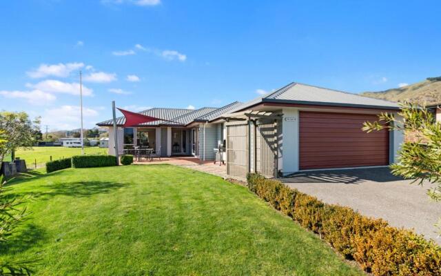 Paradise in Pohara - Pohara Beach Holiday Home