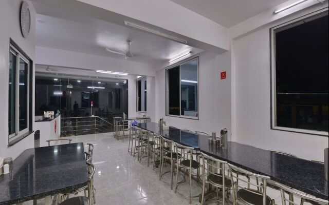 OYO 17342 Aditya Service Apartment