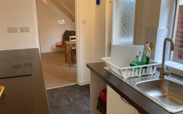 Cv21 3SG Whole 2-bed House in Rugby