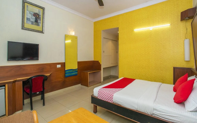 OYO 18762 Vaishnavi Residency