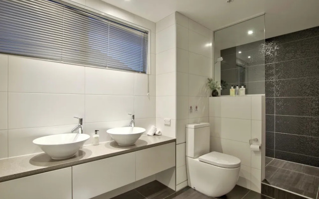 Bay View Condo by Staysouth