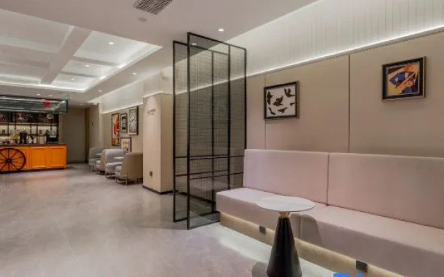 Homeinn Plus Hotel (Xujiahui Shanghai Stadium Subway Station)