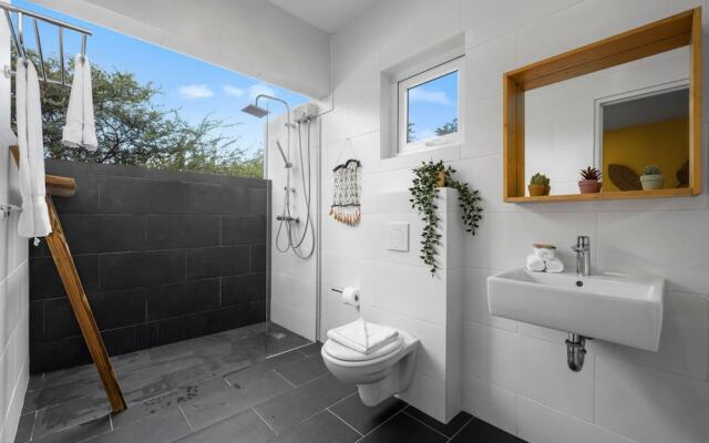 NEW Villa - Beautiful 3BR 2BA With Private Pool