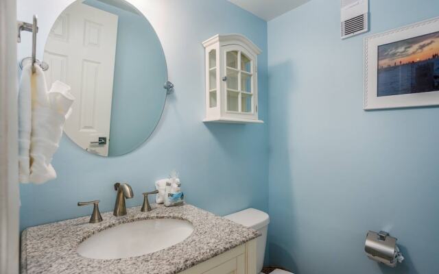 Midnight Cove II Bldg 7: Top Floor With Views