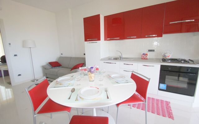 Apartment In Residence With Pool