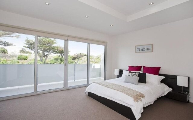 Four Kings Apartments
