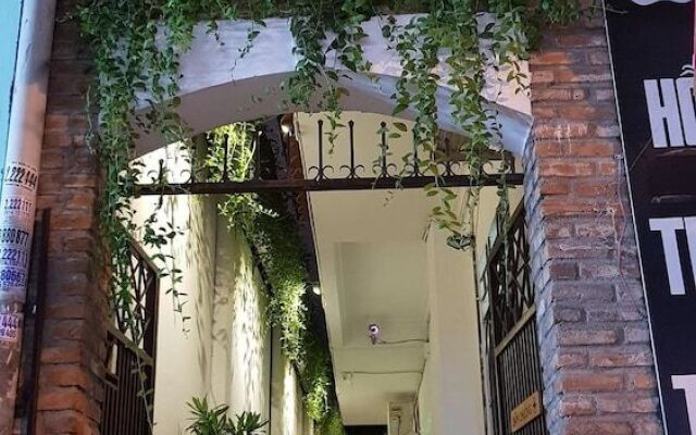 White House Hostel