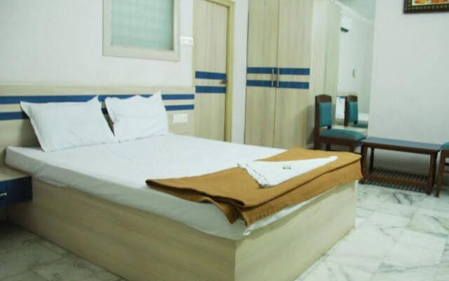 OYO 13494 Hotel Nakshatra Inn