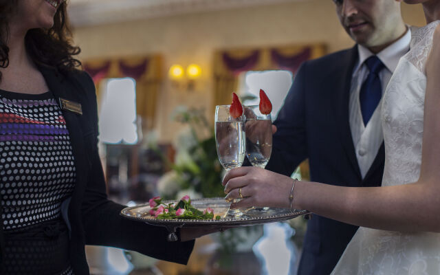 Woodford Dolmen Hotel