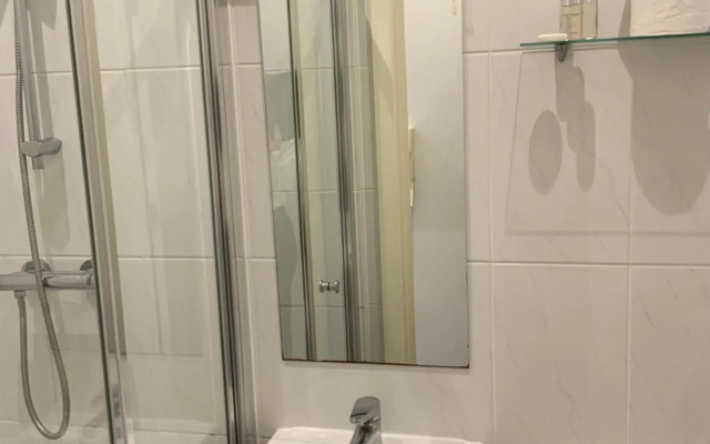 Fox House, Studio Apartments