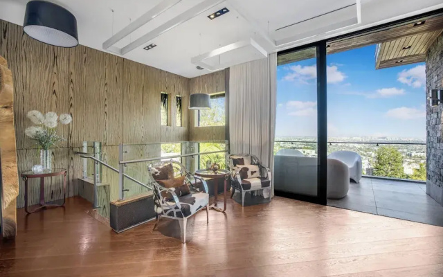 Villa Kaleida - Sleek Modern Sunset Villa With Eclectic Style & Infinity Pool