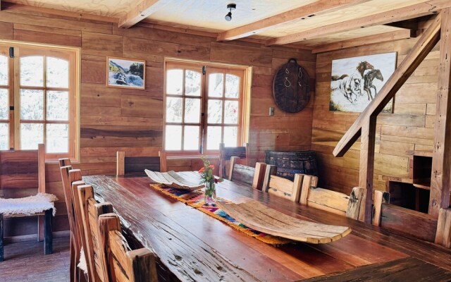 Cabañas entre montañas con tinajas calientes