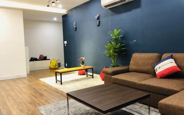 Sunrise City Alms Luxury Apartment