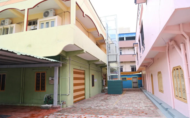 Sri sapthagiri lodge