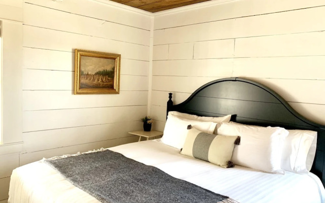 The Landing Hotel and Dining