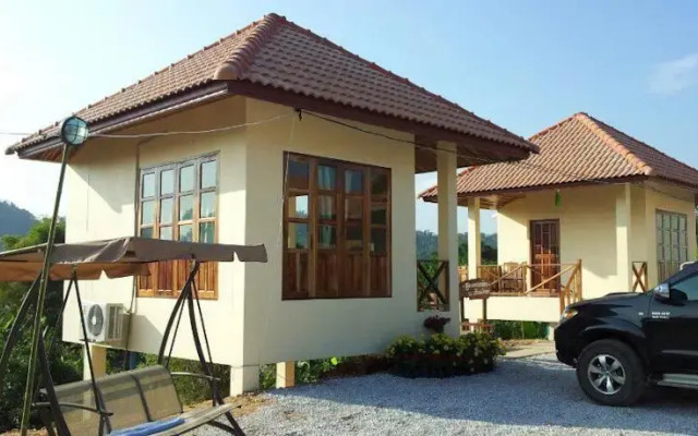 Huean Berng Nam Khong Resort