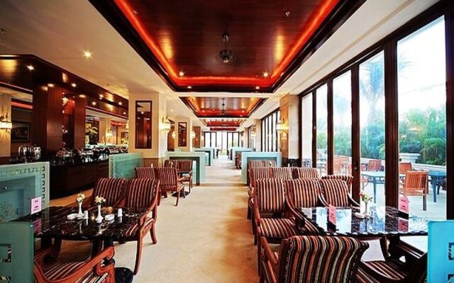 Xinglong Old Banyan Hotel