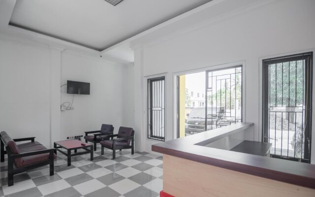 Cemara Guesthouse by RedDoorz