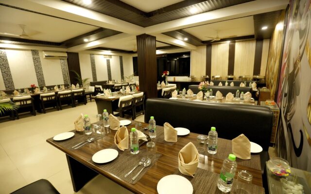 OYO 8095 Hotel Taj Castle