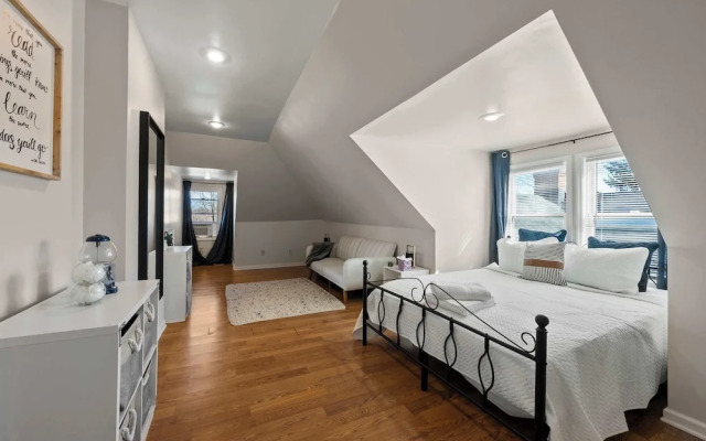 Summit Scholars Suites For 12!