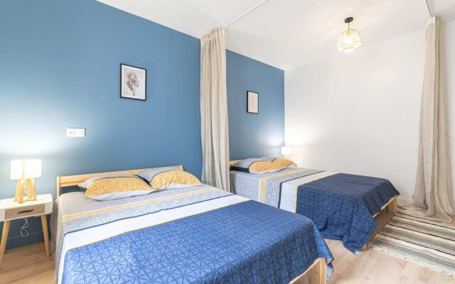 Luminous and Design Appt Close to Paris