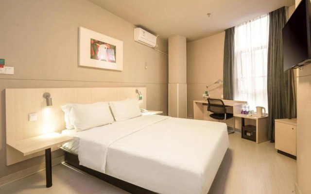 Jinbaizi Hotel (Guangzhou Zhongshan Yidongshankou Subway Station Store)