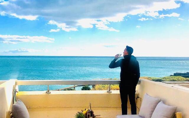 Nouvelle annonce : Appartement rénové de 66m2 pleine vue mer!