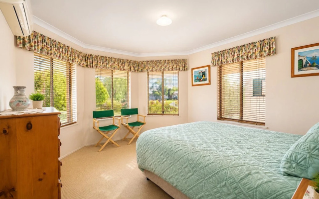 Hidden Gem Getaway in Dunsboroughs Heart – Guest Rooms – Dunsborough