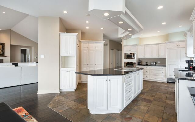 Modern Luxury Furnished, Surrounding St-Lawrence River View, Tranquil