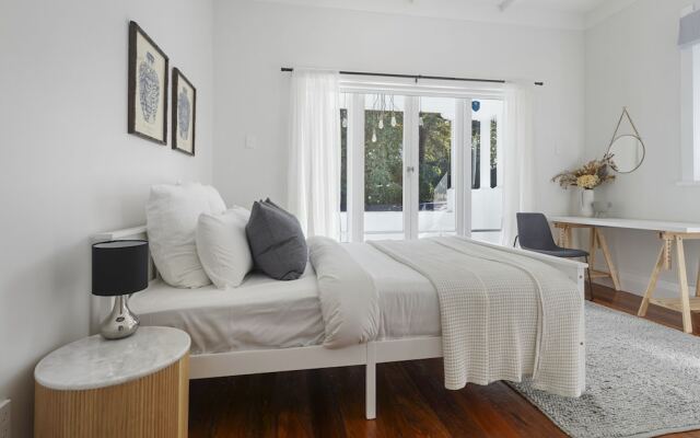 Grey Lynn - Grandeur - Cafe Lifestyle