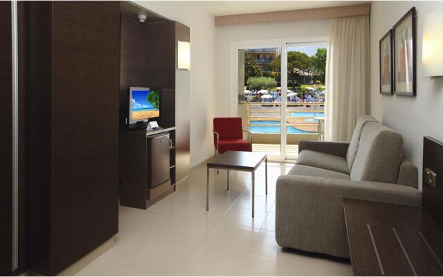 AQUA Hotel Montagut Suites