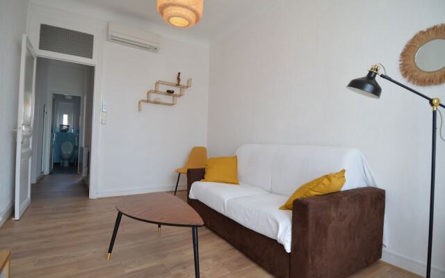 Cosy apartment 4 persons near Train Station Nice Riquier