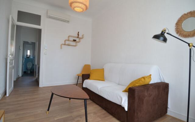 Cosy Apartment 4 Persons Near Train Station Nice Riquier