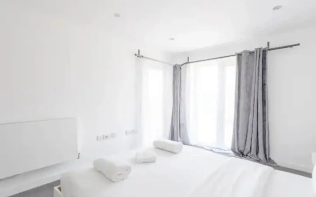 Vibrant 1BD Flat w/ Private Balcony, Camberwell!