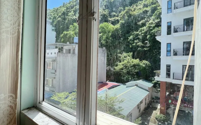 Catba Central Hotel