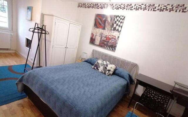 Charmant appartement indépendant, 5 mn de Rouen, avec terrasse.