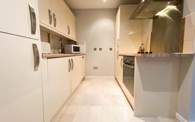 Kelvingrove Art Gallery Flat - Private Parking