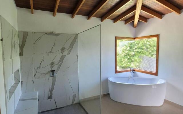 Amazing Medellín Views, Modern Villa with Jacuzzi