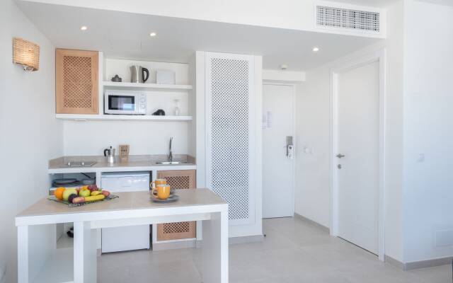 Fergus Style Carema Beach