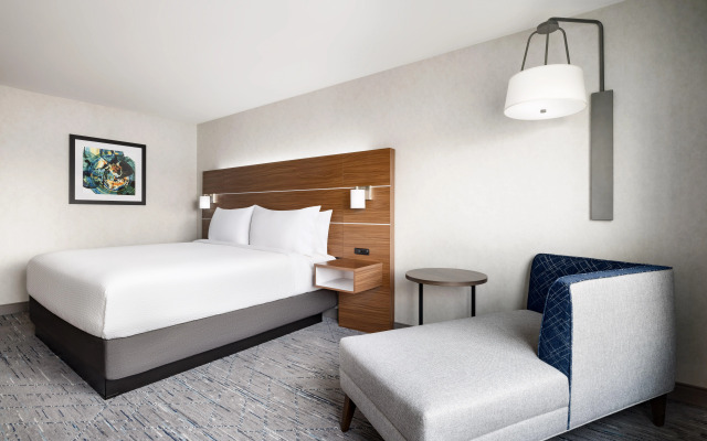 Holiday Inn Express Las Vegas - Stadium Area by IHG