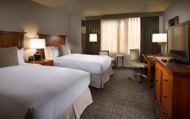 DoubleTree by Hilton Chicago - Oak Brook