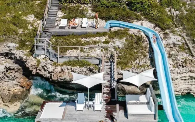 Oceanfront Luxury Villa Infinity Pool w Slide