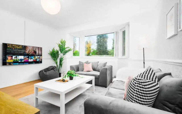 Home With Garden in Sutton Coldfield